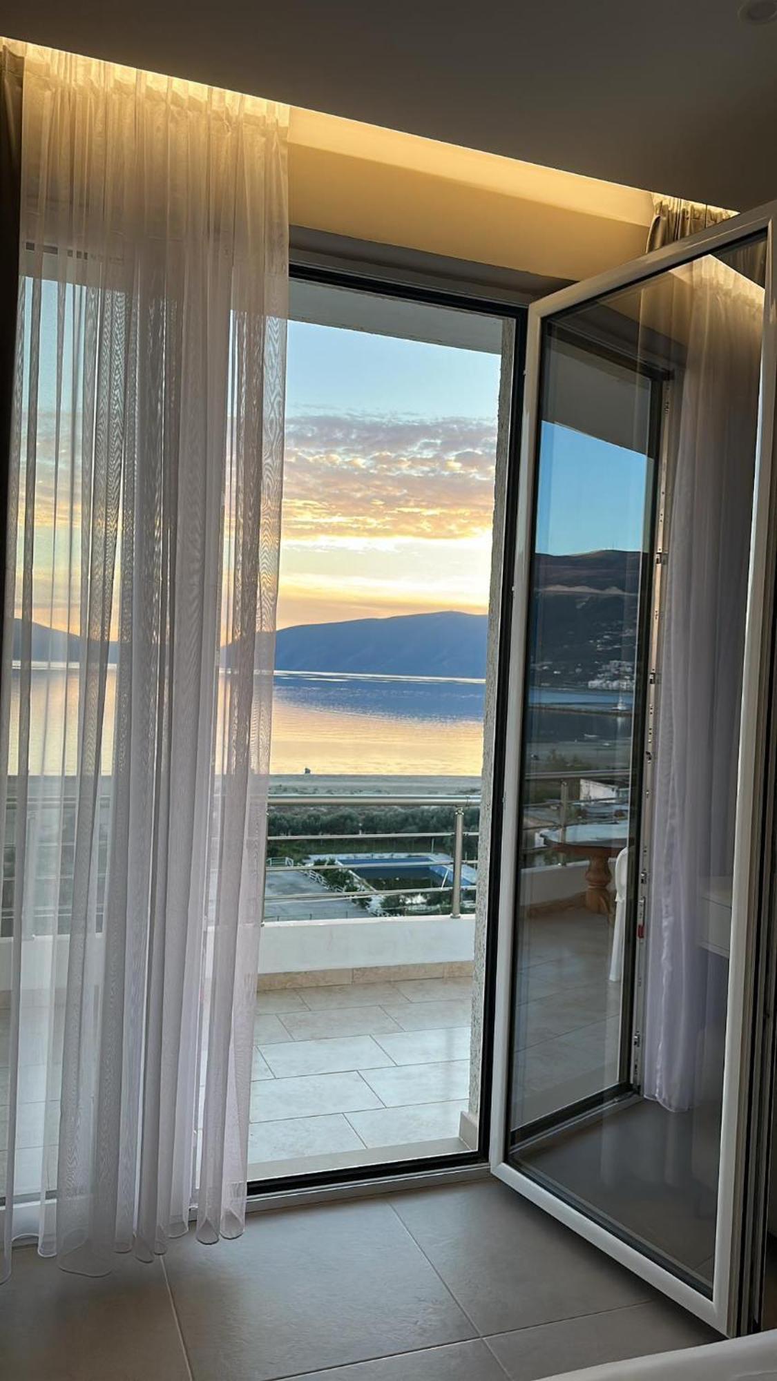 Sea View Apartment Luxury Vlorë Eksteriør billede